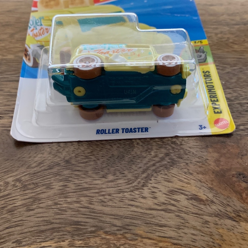 Roller Toaster Hot Wheels Toy Car - Yellow - Picture 6 of 8
